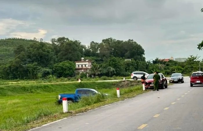 Xe ô tô được cho là của nghi phạm vứt lại trong quá trình bỏ chạy (Ảnh: CTV)