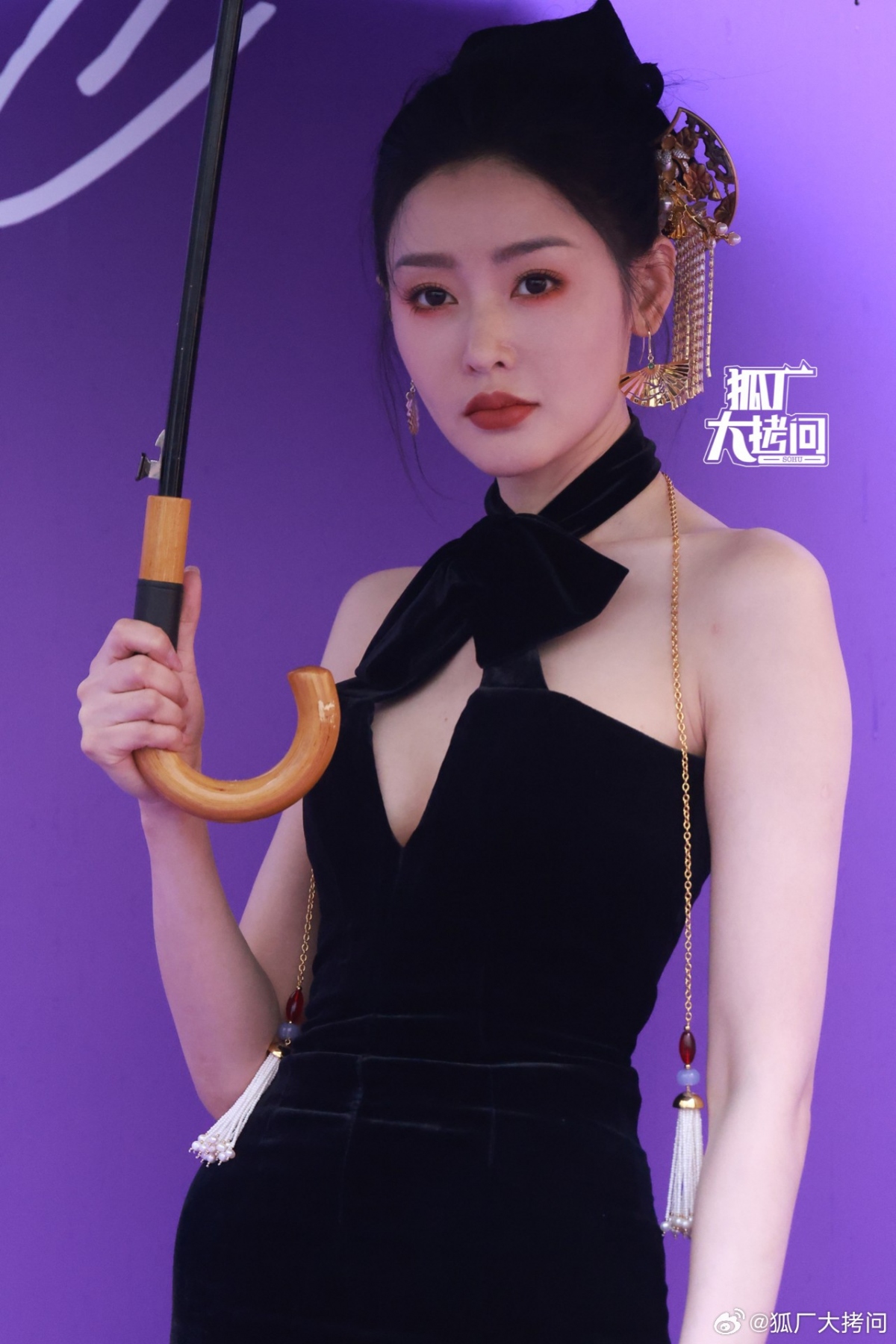 "Vệ Yến Uyển" liên tục giảm cân từ năm 2022 đến nay. Cô từng chia sẻ nhờ thực đơn chỉ có dưa leo và chuối, nữ diễn viên giảm được 4-5 kg/tuần. Tuy nhiên, hậu quả là Lý Thuần gầy tới mức chỉ còn da bọc xương.