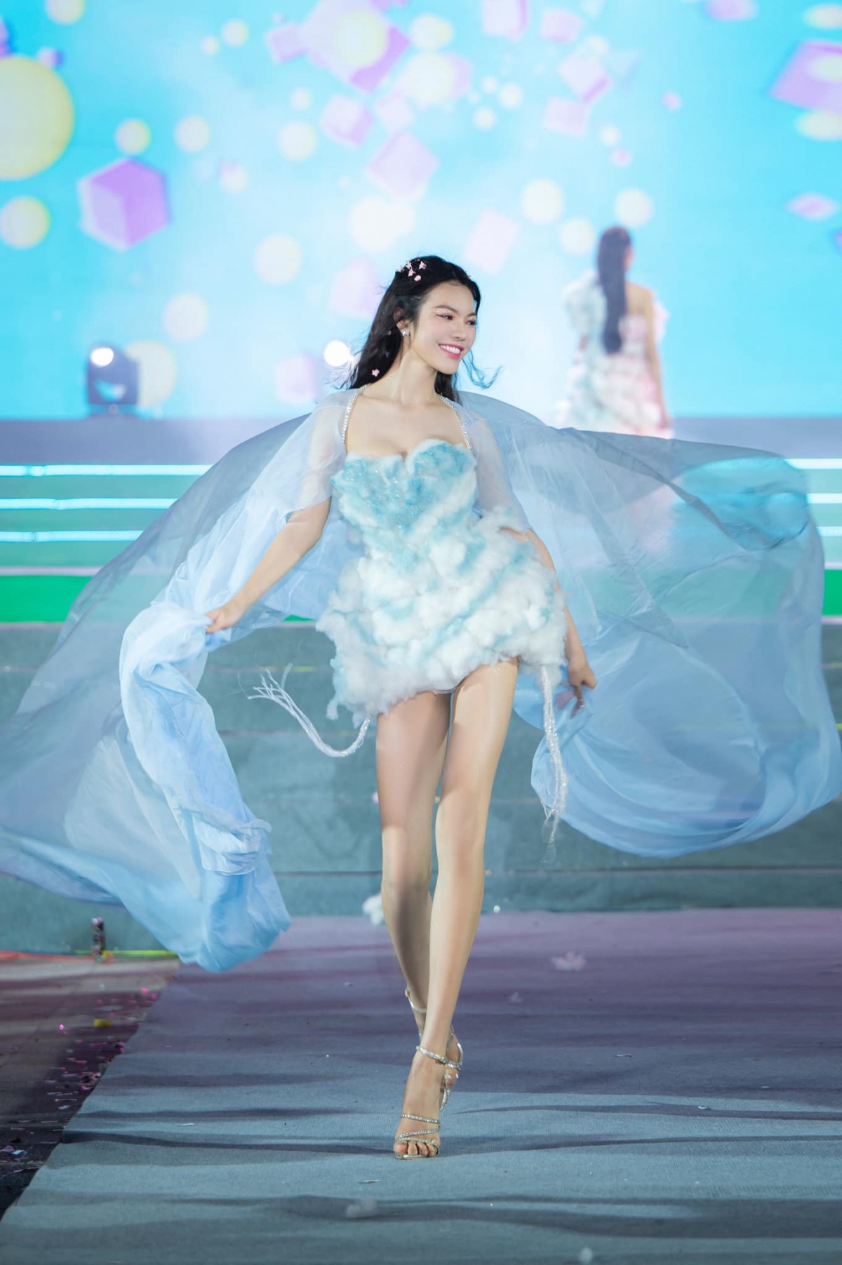 Là người không tự tin trong giao tiếp, Tường San còn rụt rè khi gặp người lạ. Tham gia cuộc thi và gặp gỡ mọi người, cô đã vượt qua rào cản đó. “Mọi người trong chương trình, đặc biệt là thành viên đội Thủy Tiên hỗ trợ tôi nhiều trong quá trình ghi hình và cuộc sống. Đó là kỷ niệm đáng nhớ trong hành trình chinh phục giấc mơ của tôi”. 