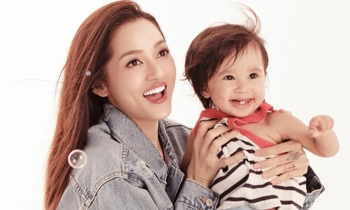 Chia sẻ về việc không tiết lộ thông tin về bố của con gái Misumi, Bảo Anh cho biết cô muốn giữ sự bình yên trong cuộc sống. Ở tuổi 32, Bảo Anh đang tích cực cân bằng giữa việc làm mẹ và hoạt động nghệ thuật sau thời gian vắng bóng. Nhiều khán giả khen cô lấy lại phong độ nhan sắc, thần thái rạng rỡ hơn trước.