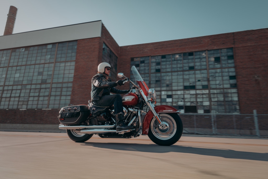 Harley-Davidson Hydra-Glide Revival được trang bị động cơ Milwaukee-Eight 114 V-twin dung tích 1.870 cc, bổ sung sức mạnh với bộ lọc không khí Screaming Eagle High-Flow với hệ thống làm mát bằng không khí và dầu, điều này mang lại cho Hydra-Glide 86 mã lực với mô-men xoắn cực đại 161 Nm.