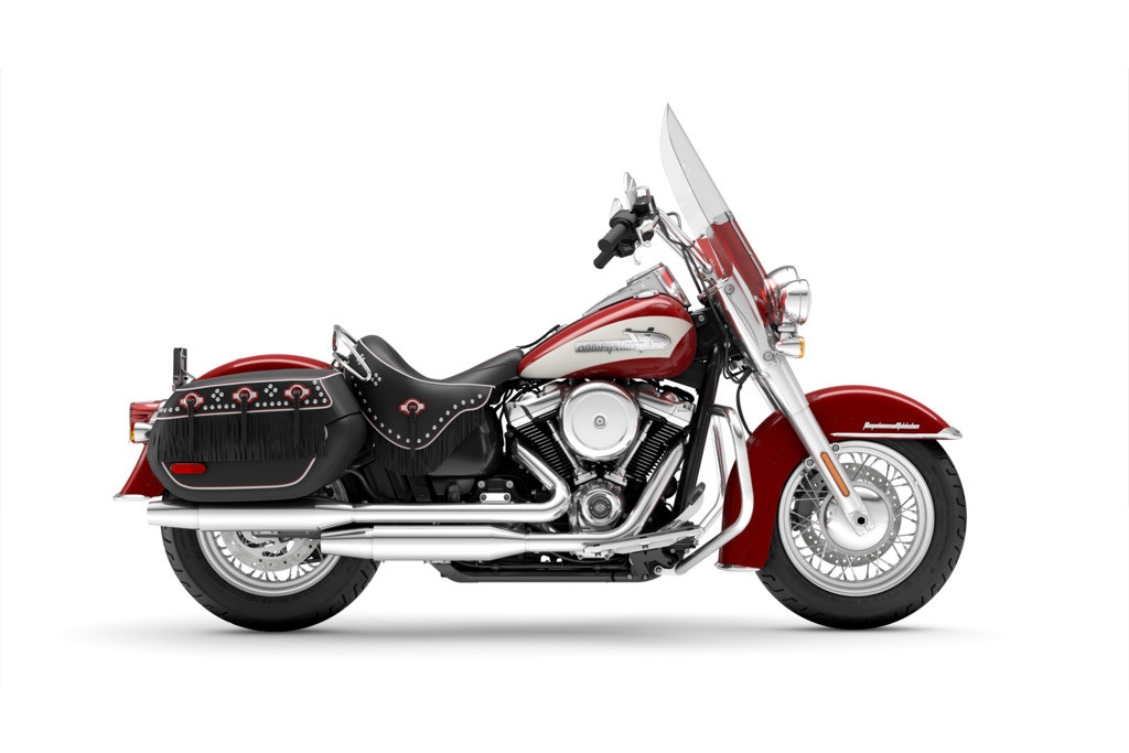 Không chỉ có tên thương hiệu, tên của dòng xe “Hydra-Glide Revival” cũng được đánh dấu trên 1.750 chiếc xe trên phần nắp nâng tay lái và dòng chữ “Hydra-Glide” đặt ở hai bên của chắn bùn trước.