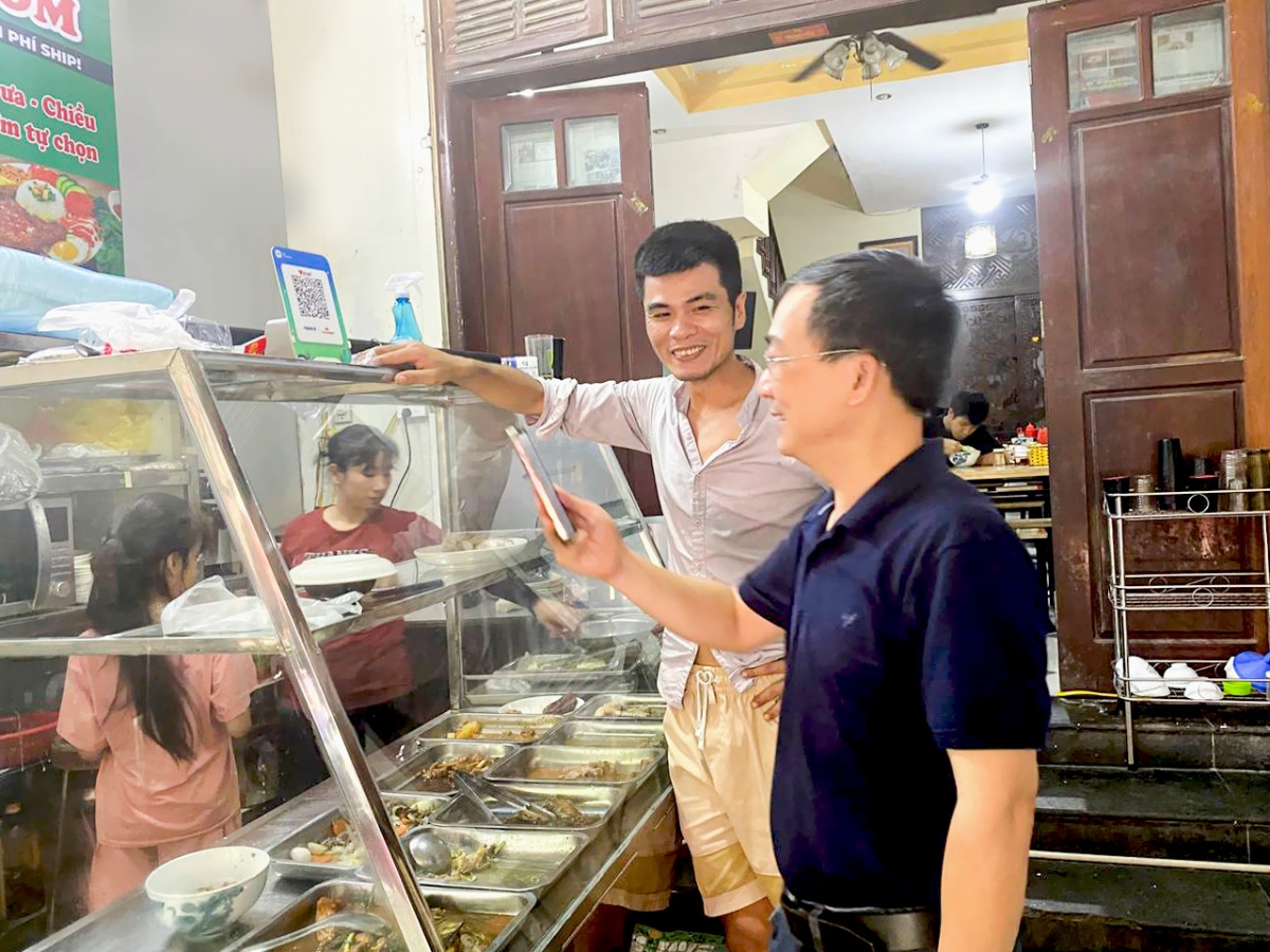 Chủ cửa hàng yên tâm hơn khi sử dụng thiết bị báo âm thanh chuyển khoản thành công