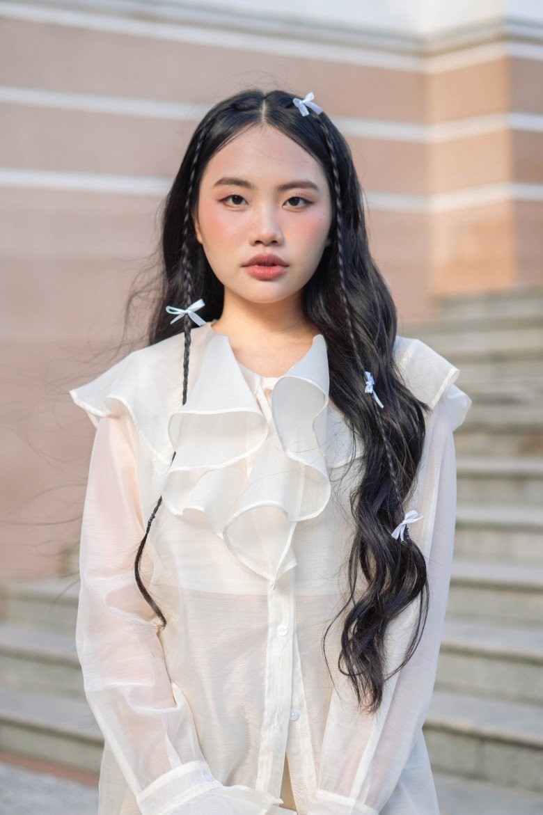 Thời gian qua, ca khúc Vũ trụ có anh của Phương Mỹ Chi bất ngờ tạo "cơn sốt" tại Thái Lan khi được hàng loạt kênh âm nhạc nổi tiếng đăng tải, nhận về lượng tương tác lớn. Phương Mỹ Chi cho biết cô rất vui và bất ngờ trước thông tin trên: "Tôi không nghĩ Vũ trụ có anh có thể vượt ra ngoài lãnh thổ và được khán giả tại xứ sở chùa Vàng yêu thích. Sự lan tỏa này cũng khiến tôi vô cùng tự hào, bởi âm nhạc và các nét đẹp văn hóa Việt Nam có thể chạm tới trái tim của bạn bè quốc tế".