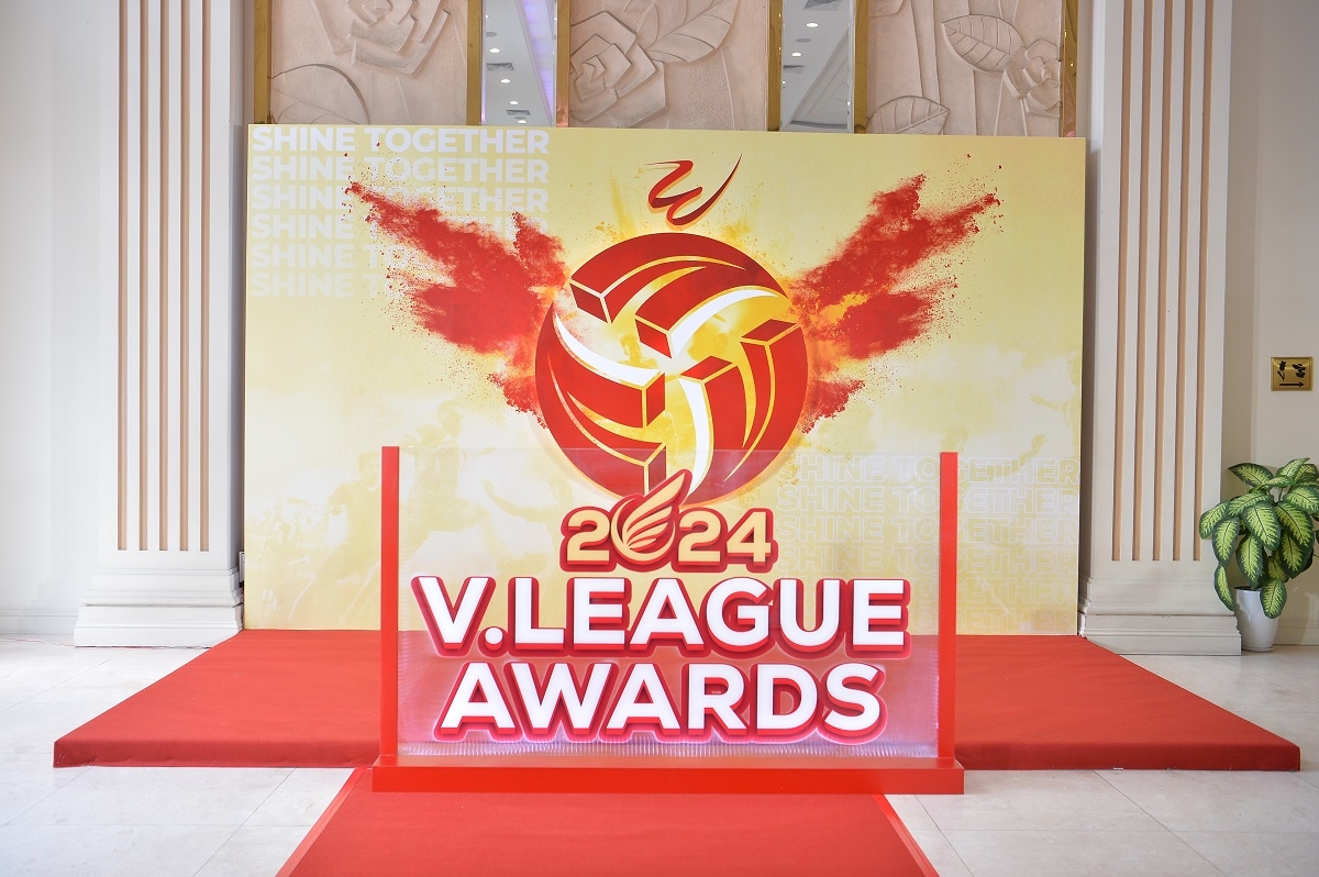 Chiều 9/7, gala V-League Awards 2024 đã diễn ra tại Hà Nội. Đây là buổi lễ vinh danh các tập thể, cá nhân xuất sắc trong mùa giải 2023/2024. 