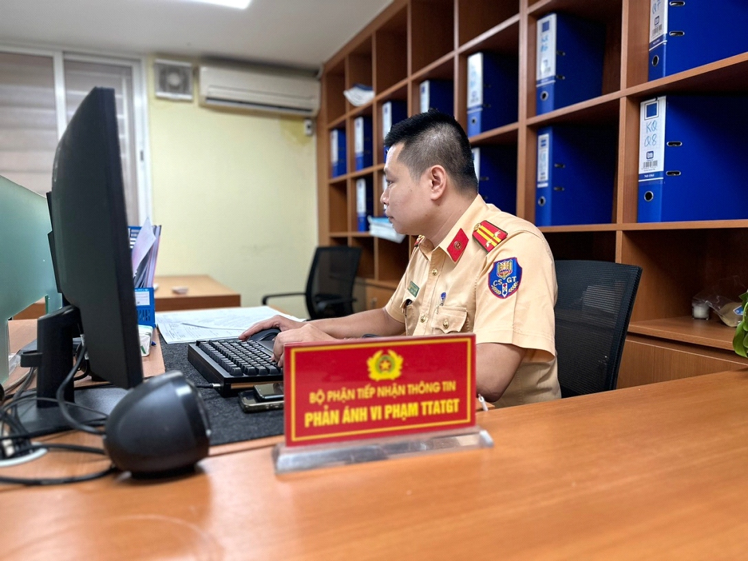 CSGT trực, tiếp nhận thông tin phản ánh vi phạm TTATGT