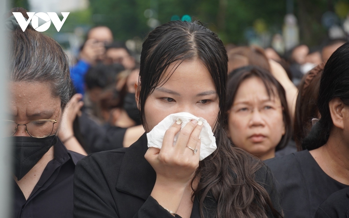 Rain cannot prevent mourners of the city named after late President Ho Chi Minh gathering and paying homage to the Party leader.