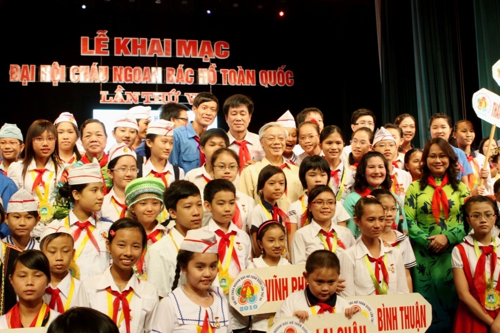 Despite being busy with state affairs, General Secretary Nguyen Phu Trong always has love and care for teenagers and children.