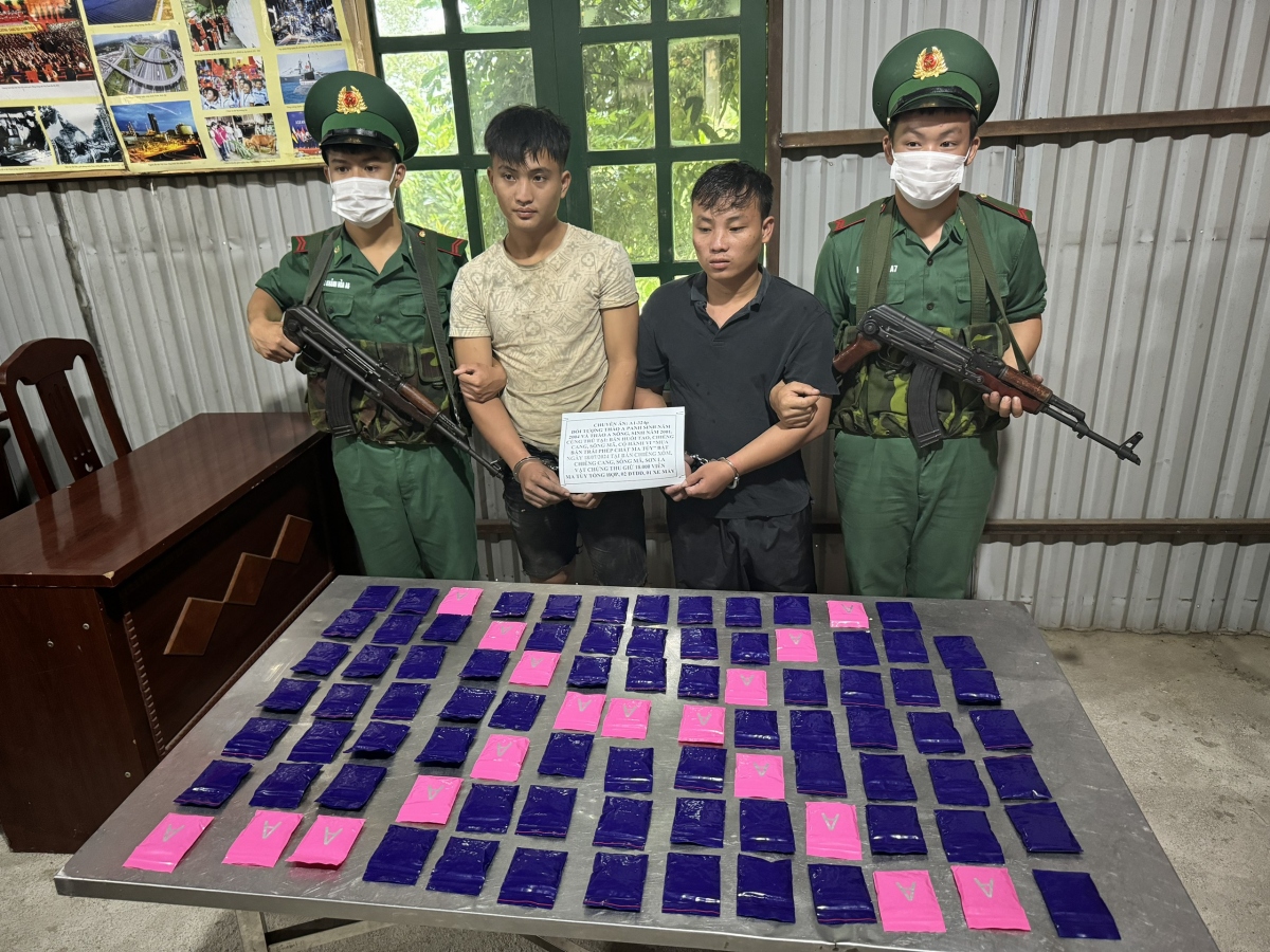 2 đối tượng cùng tang vật