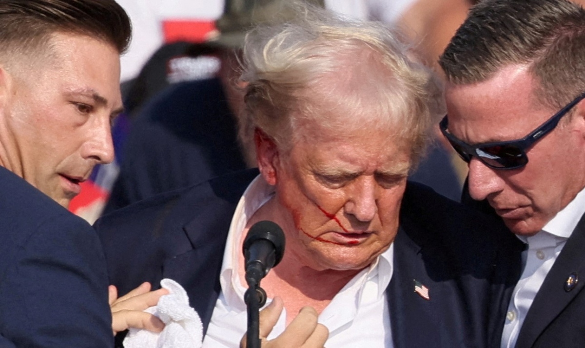 Ông Trump bị ám sát hụt khi đang vận động tranh cử ở Pennsylvania (Ảnh: Reuters)