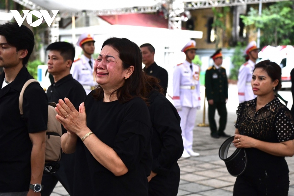 Though it’s known that birth, aging, illness, sickness and death are natural and inevitable to humans, the General Secretary’s passing is a great loss to the entire Vietnamese people.