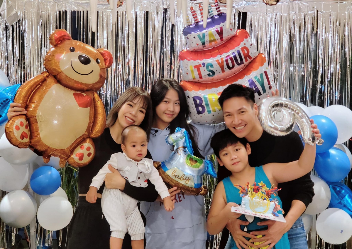 Mạnh Trường sinh năm 1985, là một trong những nam diễn viên quen mặt với các bộ phim truyền hình phía Bắc. Anh ghi dấu ấn trong các bộ phim Hương vị tình thân, Hồ sơ cá sấu, Hoa nở trái mùa, Ngược chiều nước mắt, Tuổi thanh xuân 2, Chúng ta của 8 năm sau,... Vẻ ngoài điển trai cùng diễn xuất tự nhiên giúp Mạnh Trường nhận được nhiều tình cảm của khán giả. 