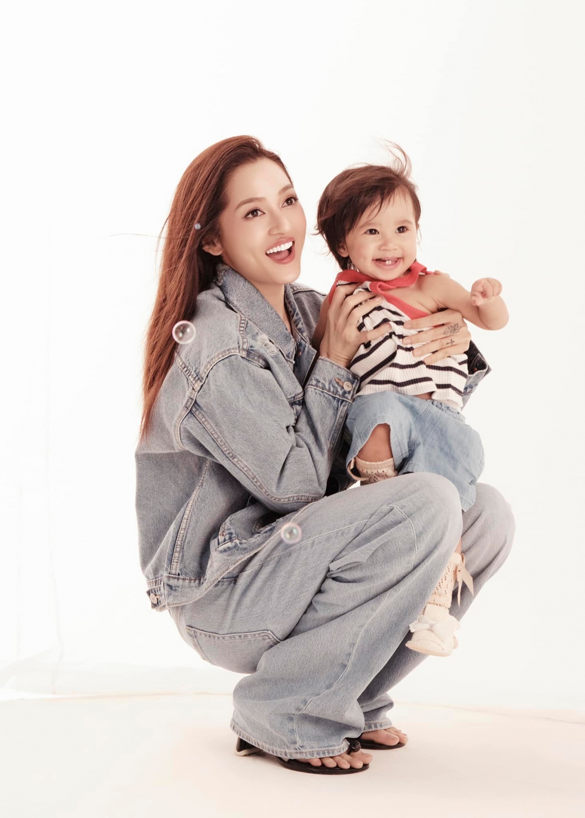  Con gái của nữ ca sĩ tên là Nguyễn Bảo Thiên Di (tên thân mật là Misumi). Chia sẻ về ý nghĩa tên này, nữ ca sĩ cho biết: "Thiên Di có nghĩa là tự do, còn Bảo là bảo vật. Dù là vật báu nhưng con vẫn sẽ luôn được tự do". Misumi có vẻ ngoài đáng yêu, hai má phúng phính cùng đôi mắt to tròn giống nữ ca sĩ. 