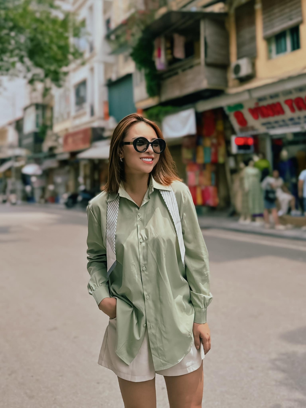 Bên cạnh lĩnh vực diễn xuất, Liên Tít từng tham gia nhiều phim ngắn và quảng cáo. 