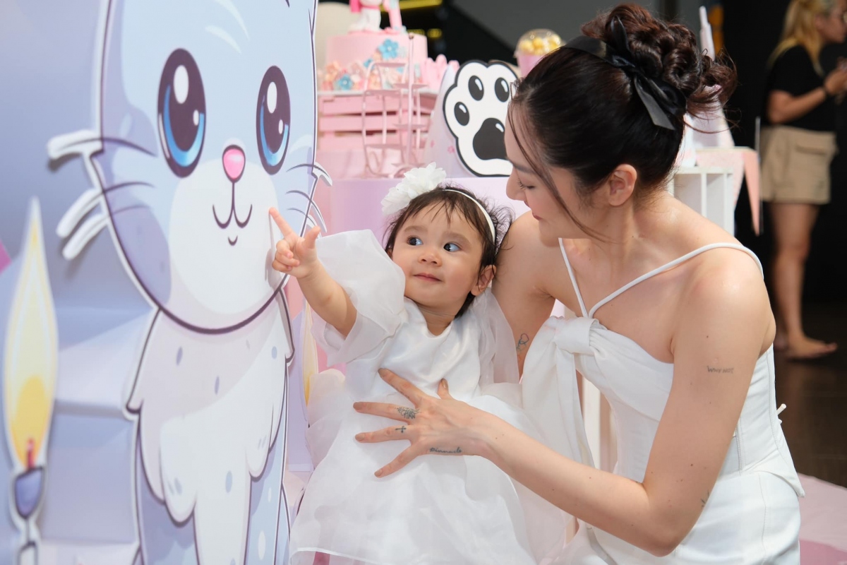 Nữ ca sĩ chia sẻ rằng con gái Misumi khá ngoan, có thể cảm nhận những điều mẹ nói. Em bé ăn uống, đi ngủ đúng giờ, tuân thủ một số kỷ luật do mẹ đặt ra. Bảo Anh cũng có mẹ đỡ đần cô trong việc chăm sóc bé. Cô mong khi con lớn lên sẽ có tính tự lập, sống tự tế.