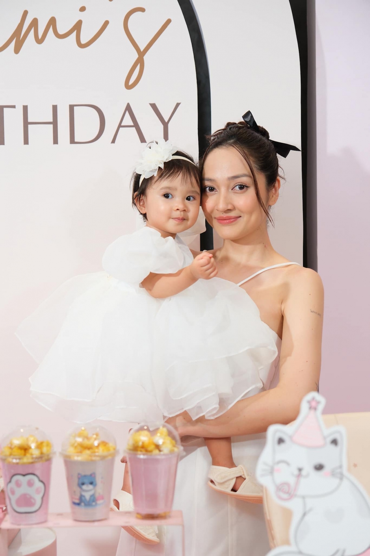 Bảo Anh tiết lộ cuộc sống của cô thay đổi hoàn toàn từ khi có con gái. Nữ ca sĩ thừa nhận: "Khi có em bé tôi giống như được sinh ra một lần nữa và tôi cảm thấy mọi thứ như có sự khởi đầu mới. Tôi chỉ muốn sau khi có con cuộc đời mình tốt đẹp hơn và đứa con sẽ mang đến một chân trời mới vui vẻ, hạnh phúc hơn".