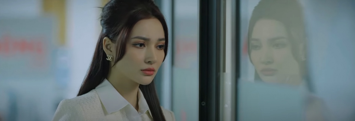 Yên tình cờ nghe được cuộc điện thoại của Vinh với một cô gái