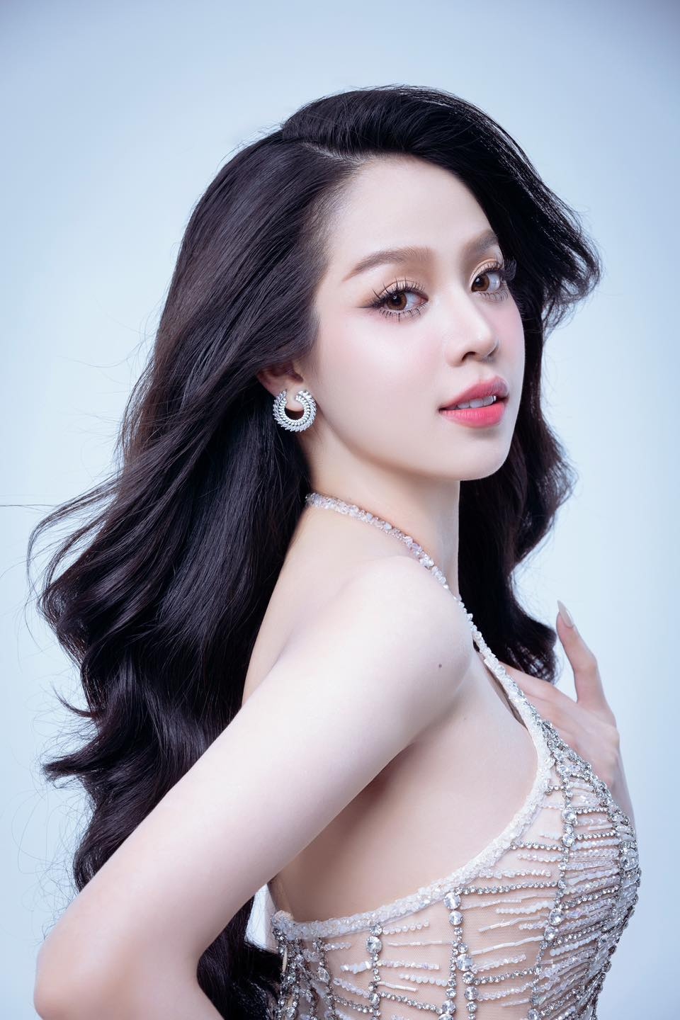 Nhân dịp sinh nhật tuổi 22, Hoa hậu Thanh Thủy tung bộ ảnh với vẻ đẹp quyến rũ và cuốn hút. Đón tuổi mới với nhiều dự định mới, Thanh Thủy chia sẻ: "Tuổi mới, hành trình mới. Tôi tin rằng số phận của chúng ta đã được viết sẵn trên các vì sao. Thời điểm chúng ta nhận ra điều mình muốn và dồn hết tâm huyết vào đó là lúc chúng ta thực sự tỏa sáng".