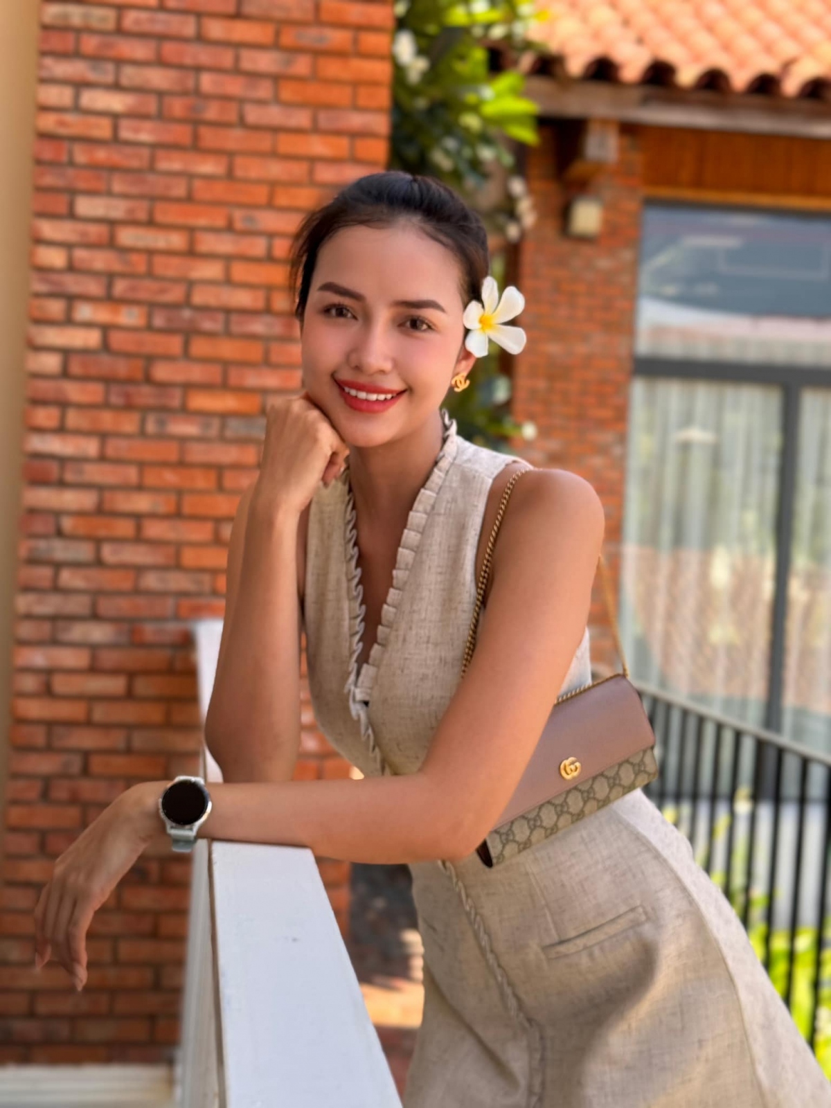 Ngọc Châu tận hưởng mùa hè bất tận ở Hội An. “Vitamin sea luôn mang một năng lượng siêu chữa lành”, Hoa hậu Hoàn vũ Việt Nam 2022 cho biết. (Nguồn: FBNV)
