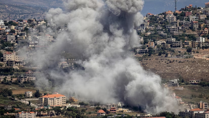 Một cuộc tấn công của Israel nhằm vào mục tiêu của Hezbollah ở vùng Khiam phía Nam Lebanon. Ảnh: Getty Images
