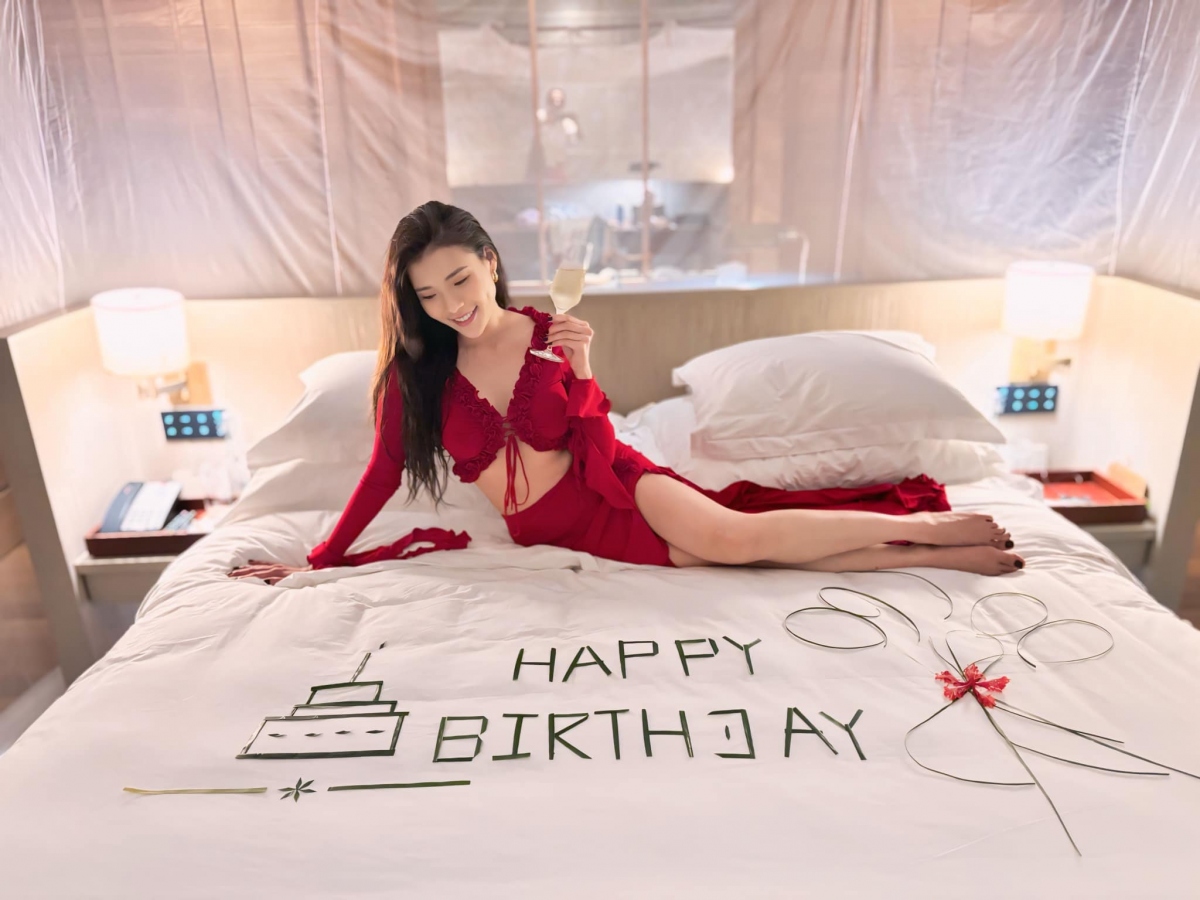 Thuý Diễm và Lương Thế Thành bắt đầu quen nhau khi cùng hợp tác trong phim Ranh giới tình vào năm 2013. Năm 2016, cặp đôi tổ chức đám cưới dưới sự chung vui của nhiều bạn bè, đồng nghiệp. Cả hai có với nhau một cậu con trai kháu khỉnh tên Bảo Bảo. 