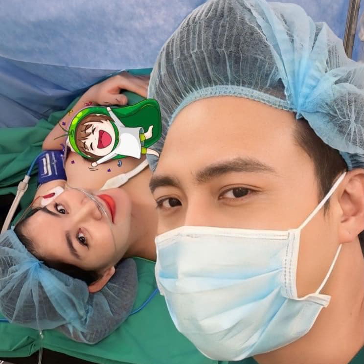 Khoảnh khắc vợ chồng Kha Ly - Thanh Duy đón con gái đầu lòng