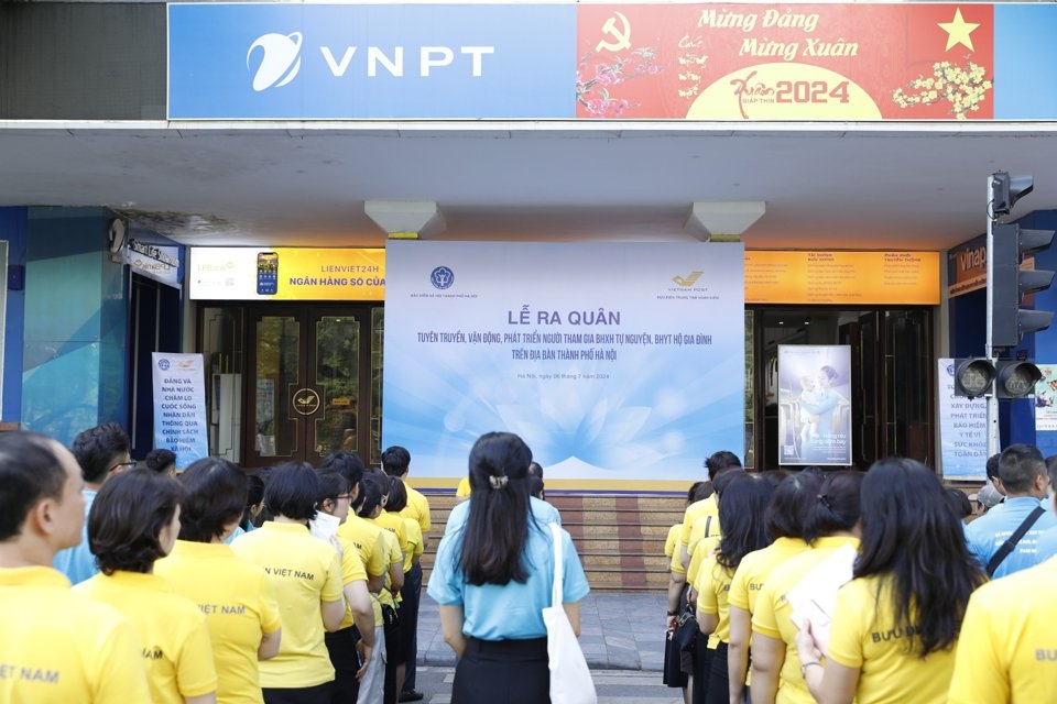 Lễ ra quân được tổ chức nhân ngày BHXH Việt Nam 1/7, tại trụ sở Bưu điện Trung tâm Hoàn Kiếm