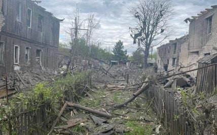 Một số tòa nhà tại Toretsk bị phá hủy do bom đạn. Ảnh: AFP