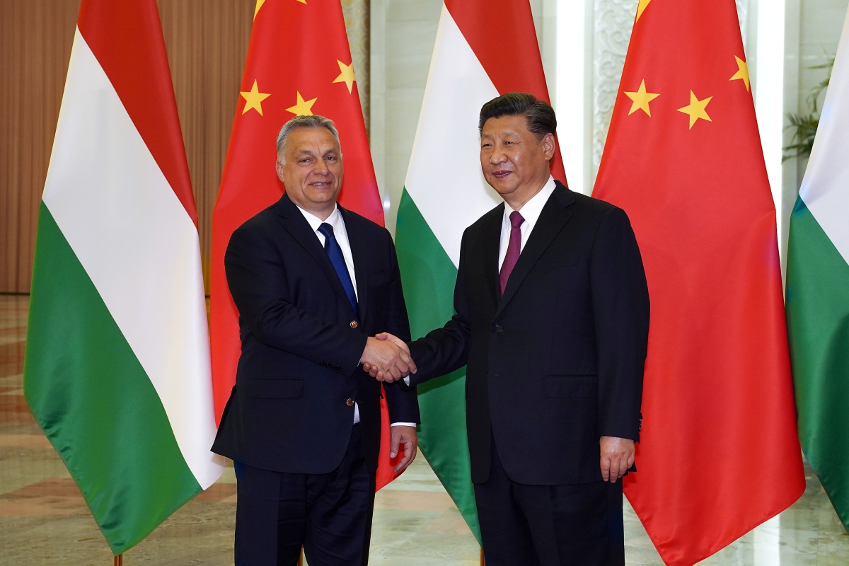Thủ tướng Hungary Viktor Orban và Chủ tịch Trung Quốc Tập Cận Bình. Ảnh: Reuters