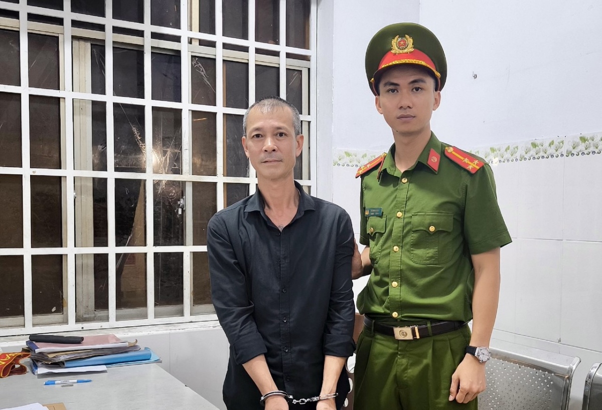 Nguyễn Tiến Lực bị bắt để tạm giam phục vụ điều tra (ảnh: Mạnh Khá)