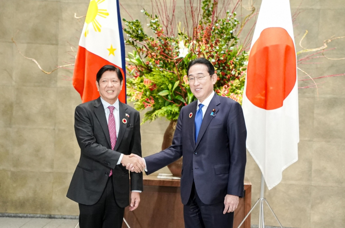 Tổng thống Philippines Ferdinand R. Marcos Jr. (trái) gặp Thủ tướng Nhật Bản Fumio Kishida (phải). Ảnh: PCO
