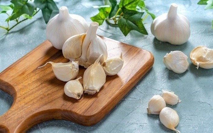 Ai không nên ăn tỏi là thắc mắc được nhiều người quan tâm (Ảnh minh hoạ)