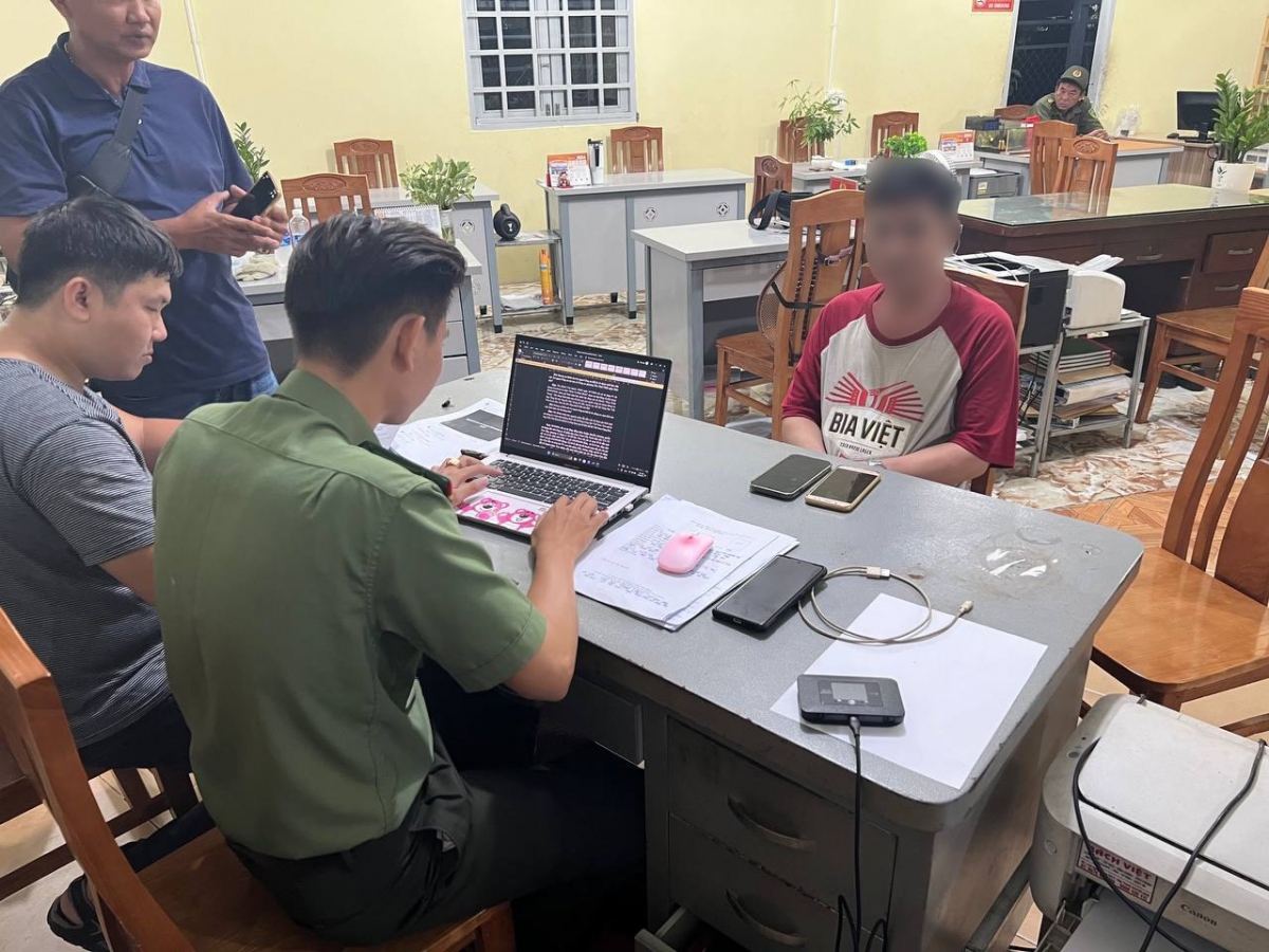 Công an Quận 10 và Công an Quận 12 đã ra Quyết định xử phạt vi phạm hành chính đối với Đặng Quang V, và Trần Minh K. mức phạt lần lượt là 7.500.000đ và 5.000.000đ. (Ảnh: CACC)