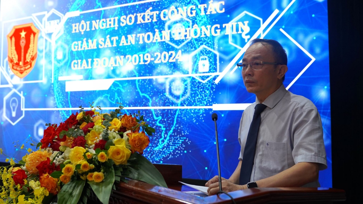 Ông Trương Thanh Tùng, Phó Giám đốc phụ trách Trung tâm Công nghệ thông tin và Giám sát An ninh mạng, Ban Cơ yếu Chính phủ chia sẻ những khó khăn trong công tác giám sát an ninh mạng