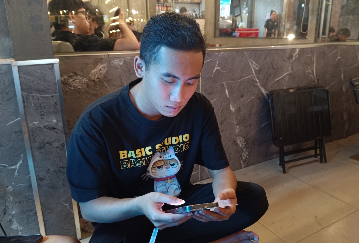 Anh Hồ Thiên Sinh cập nhật sinh trắc học qua app của ngân hàng