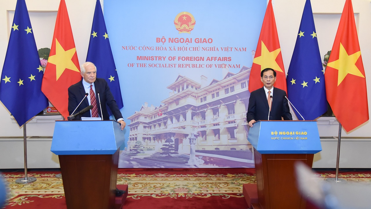 Bộ Trưởng Bộ Ngoại Giao Bùi Thanh Sơn và Phó Chủ tịch Ủy ban Châu Âu (EC), Đại diện cấp cao của Liên minh Châu Âu (EU) về Chính sách đối ngoại và an ninh, ông Josep Borrell Fontelles