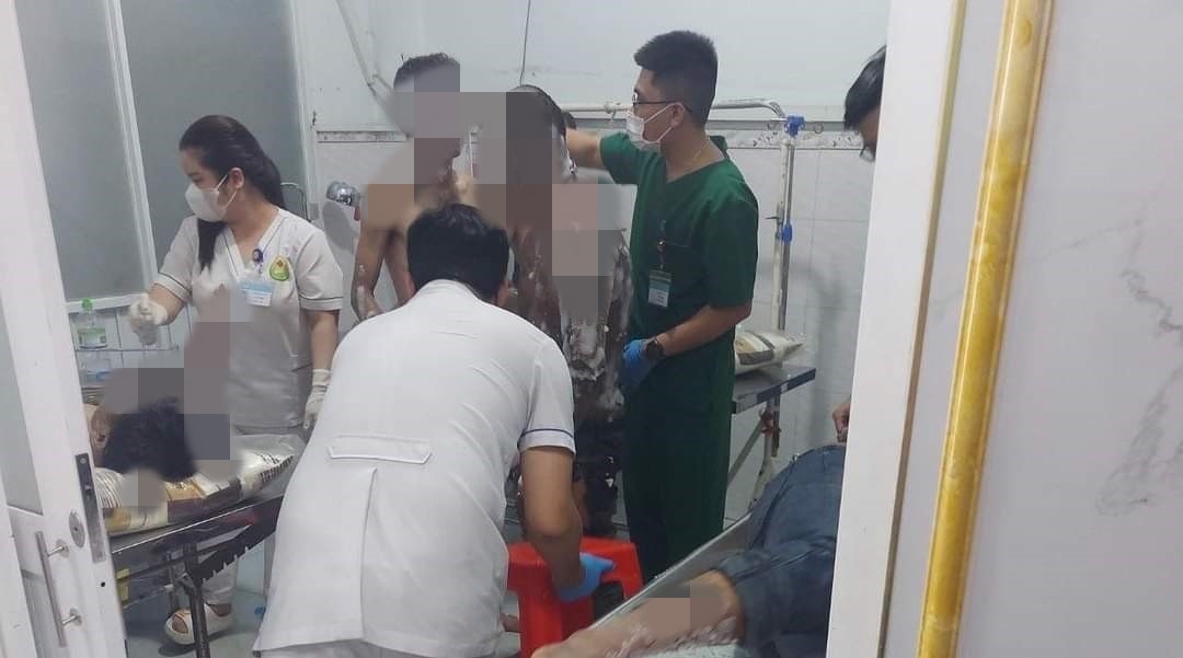 Các công nhân bị thương được sơ, cấp cứu tại Bệnh viện Đa khoa tỉnh Bình Dương