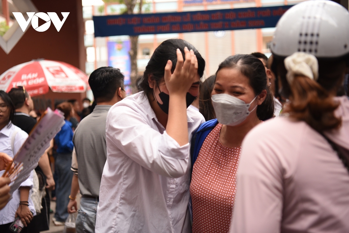 Sau mỗi mùa thi luôn có nhiều cảm xúc, bên cạnh niềm vui cũng có cả sự nuối tiếc (Ảnh minh họa)