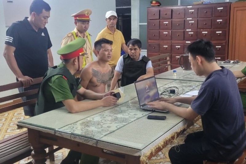 Các đối tượng tại cơ quan công an. Ảnh: CACC