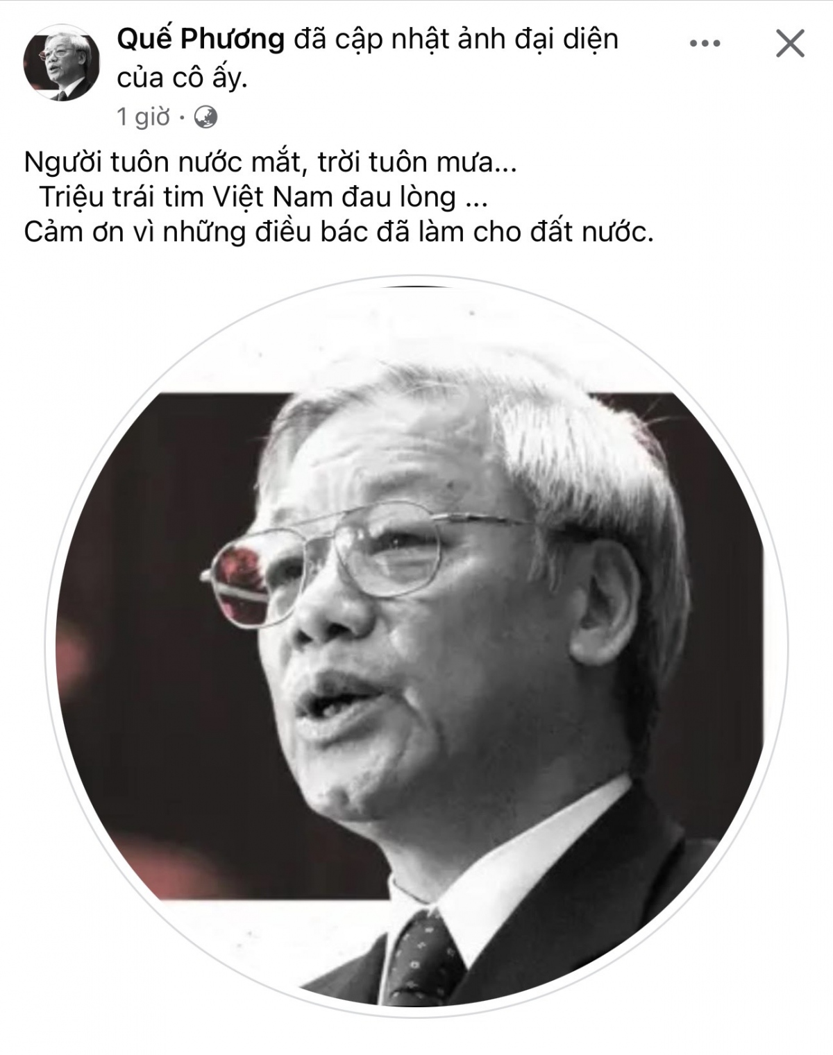 Facebook Quế Phương xúc động viết: "Người tuôn nước mắt, trời tuôn mưa... Triệu trái tim Việt Nam đau lòng... Cảm ơn vì những điều bác đã làm cho đất nước."