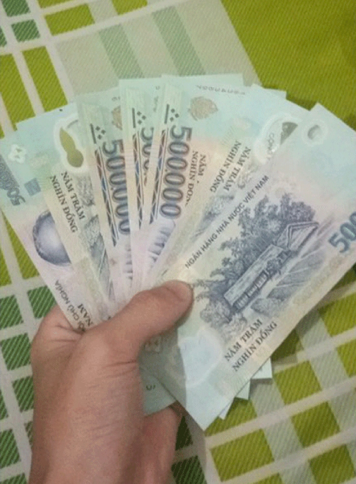 Chủ thầu đã trả lương cho cặp vợ chồng bị quỵt lương phải đi bộ về quê (Ảnh do Ban Quản lý các khu công nghiệp tỉnh Bình Dương cung cấp)