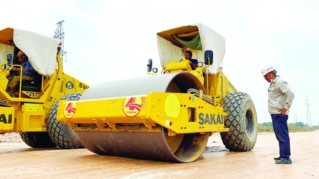 Kỹ sư, công nhân CIENCO4 trên công trường cao tốc Bắc Nam