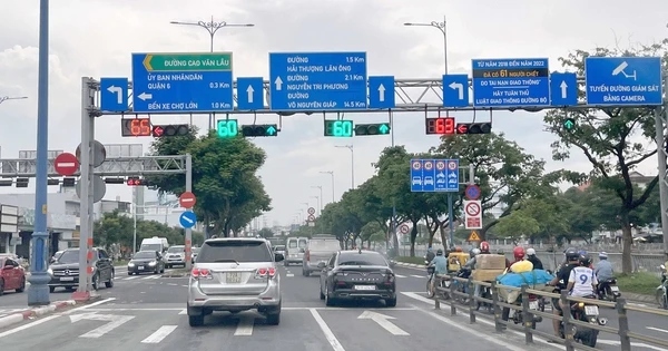 Việc TP.HCM thí điểm bỏ số giây đếm ngược trên hệ thống đèn giao thông ở một số nút giao lớn trong trung tâm thành phố, đã thu hút sự quan tâm từ bạn đọc.