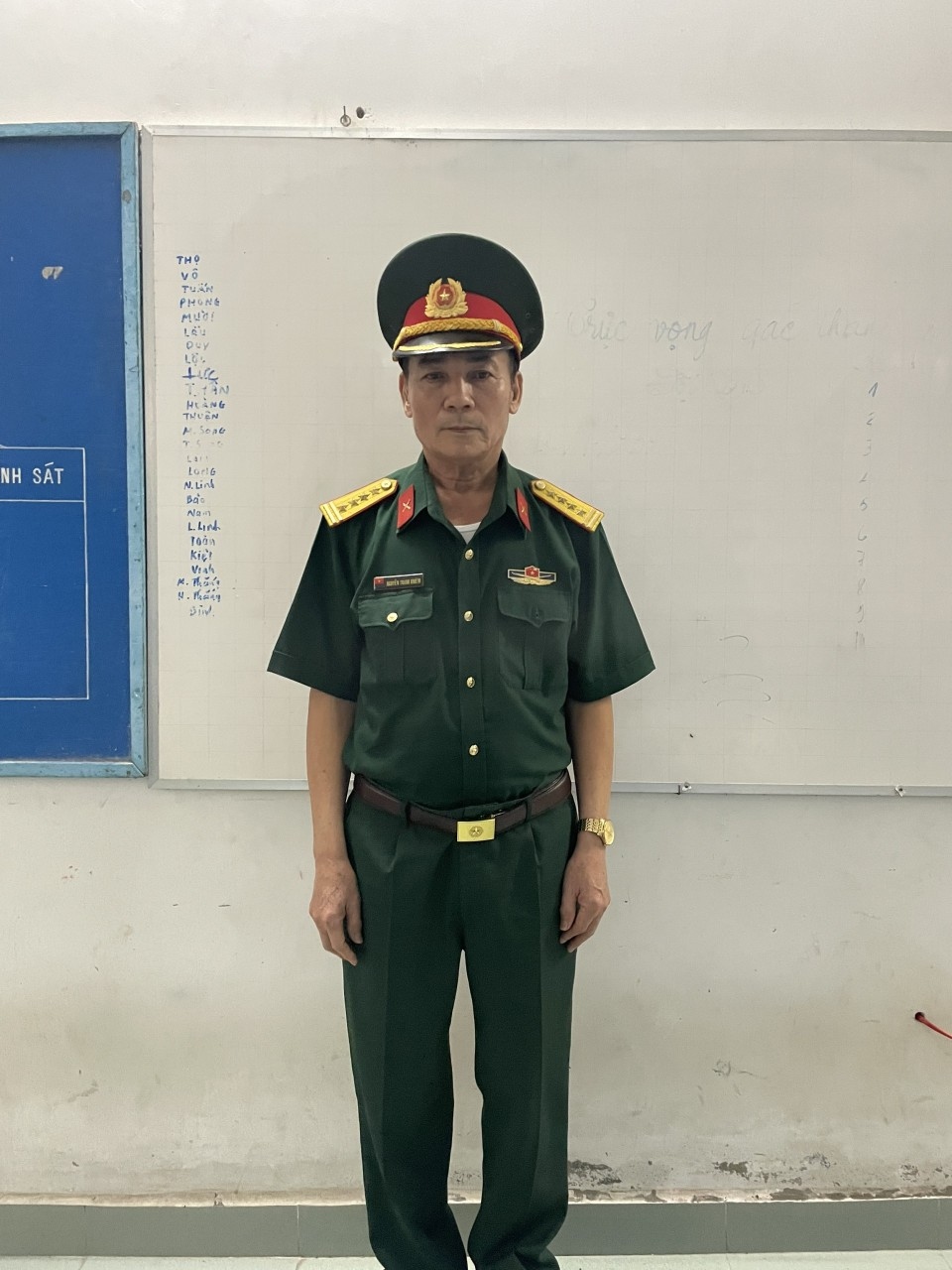 Nguyễn Phương Tùng thường xuyên mặc quân phục với quân hàm đại tá và giả danh để lừa đảo
