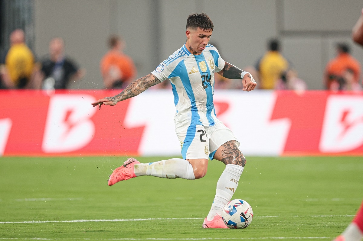 Enzo và các đồng đội có những lời nói không đúng mực khi ăn mừng vô địch Copa America. (Ảnh: Reuters). 