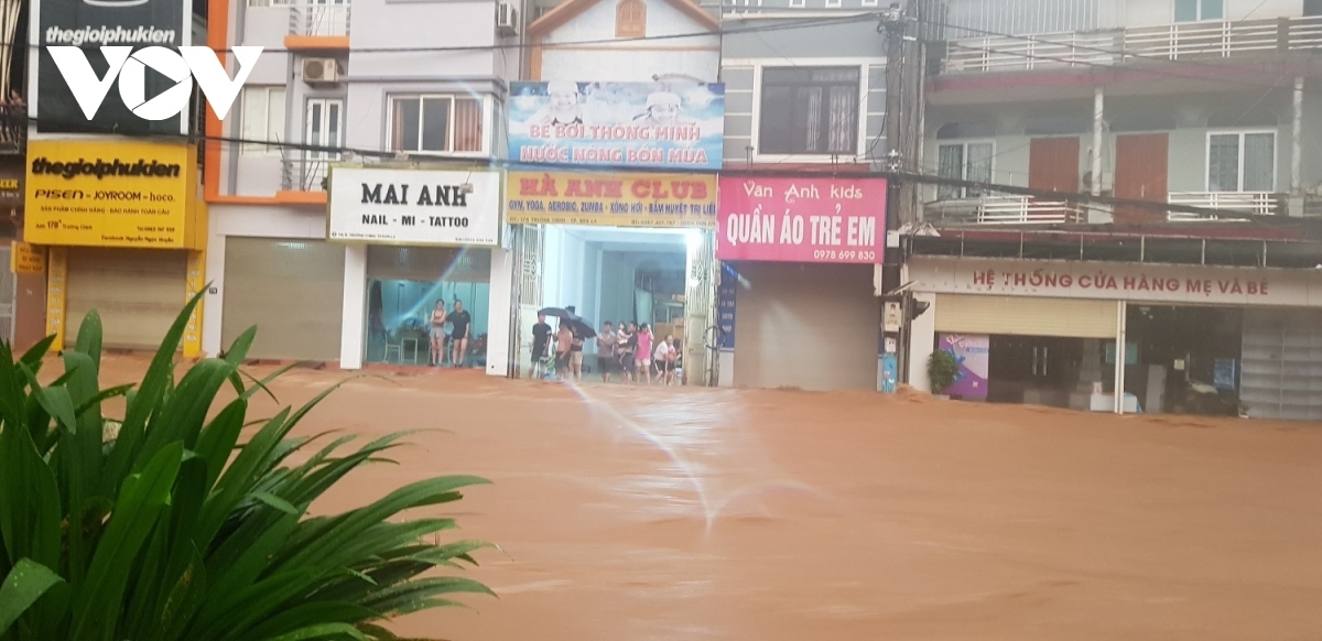 Floodwater inundates many streets and houses across Son La city.