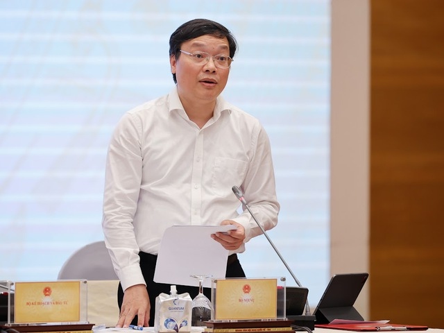 Thứ trưởng Bộ Nội vụ Trương Hải Long thông tin về việc điều chỉnh lương từ 1/7/2024 - (Ảnh: VGP)