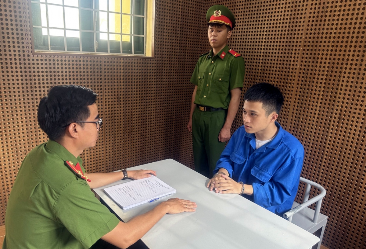 Đối tượng Lê Bá Nam tại Cơ quan điều tra - Ảnh: Công an Đắk Nông cung cấp