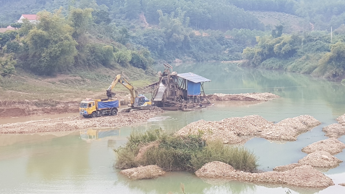 UBND tỉnh Bắc Giang xử phạt Công ty Cổ phần Cảng Tiên Du 1,3 tỷ đồng vì Khai thác khoáng sản vượt công suất được cấp phép (Ảnh minh họa)