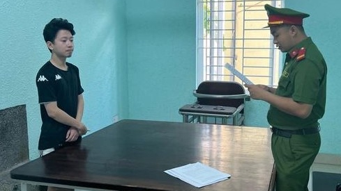  Cơ quan Công an tống đạt quyết định tạm giữ hình sự đối với Nguyễn Như Nguyên 